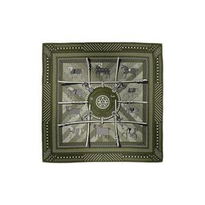 에르메스 쿠베튀르 에 테뉘 드 주르 반다나 스카프 65 카키 블랑 누아 H283507T10