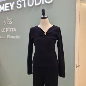 [수스]제니니트 사선스웨터 S261BSW260/블랙,아이보리