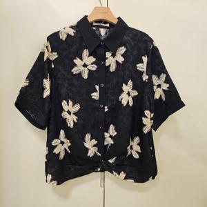 스테파니 HC07 미스카라  꽃  밑단 꼬임 블라우스 A25SH5230