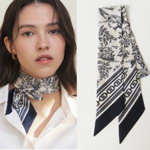 [헤지스ACC] [뜨왈드주이]네이비 쁘띠 실크 스카프 HISC6E311N2