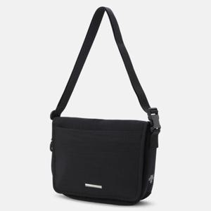 [데상트]데상트 경량 패디드 메신저백 S SP323UBG7ABLK0 가방