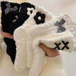 도톰따뜻한플라워양말 IT-23016 따뜻한양말 플라워양말 예쁜수면양말 겨울보온 수면 꿀잠 여성양말