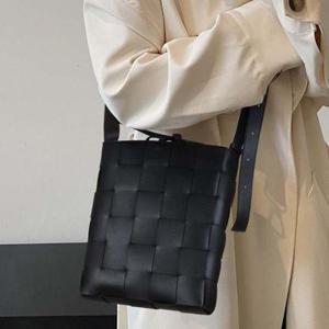 (CH1956Y) 대학생 소가 패션잡화 메신저 백 반달 여성