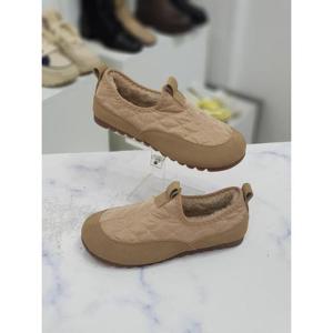 한슈 세이브존09 퍼안감 스티치 단화 여성 슬립온 털신 1.5cm HS584529lc