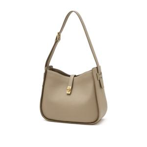 [헤지스/쇼핑백동봉]베이지 버클장식 소가죽 크로스백 HIBA5F165I2