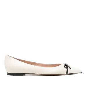 발렌티노 포인티드 토 가죽 리본 발레리나 WS0MC9 DALA81