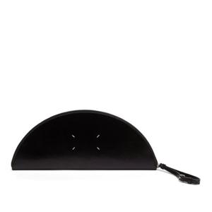 메종마르지엘라 빅 하프문 가죽 리스츠랩 파우치 SB1ZI0015 P88