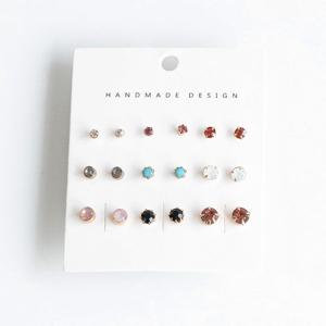 [폭스타일] [18개 1세트] 컬러 포인트 큐빅 귀걸이