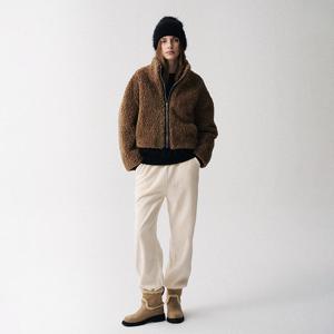 플레이블 여성 하이넥 집업 인조퍼 자켓_PD5WM457