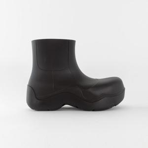 보테가베네타 여성 퍼들 부츠 러버 슈즈 블랙 640045V00P02113