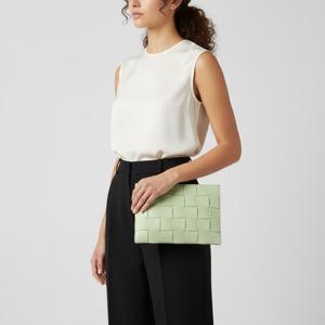 보테가베네타 클리어런스인트레치아 클러치백 미듐  652931 VCQC1 9412