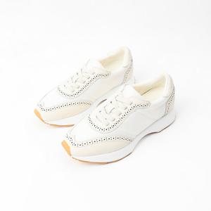 [신난다슈] 여성 스니커즈 운동화 3cm 슬립온 밴딩 단화 발편한 쿠션 소가죽 MRO255152 베이지