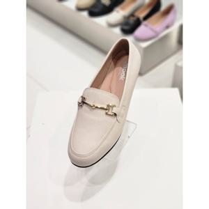 [무크] 여성 M로고 포인트 장식 단화로퍼 2cm 422201AQ