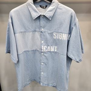 [나인마이너스투]리트머스 절개 레터링 반팔 데님 셔츠 LO2YU358