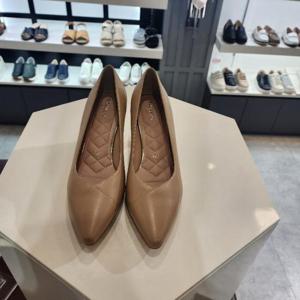 [엘칸토]엘칸토 HC10 여성소가죽베이지펌프스7cm LCWD25U51335 (