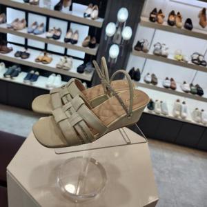 [엘칸토]엘칸토 HC10 여웻지아이보리투웨이샌들 LCWW44U52639 (4