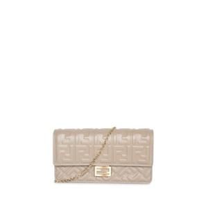 Fendi 골드톤 chain with adjustable 앤 removable 숄더 strap  로고 closure 앤 front flap  Organized interior with compartments  8M0498AAJDF0E65 TP570344788