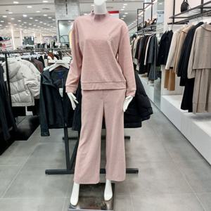 [샤트렌]앞판 자수패치 반넥 티셔츠 HCEWTS201GN