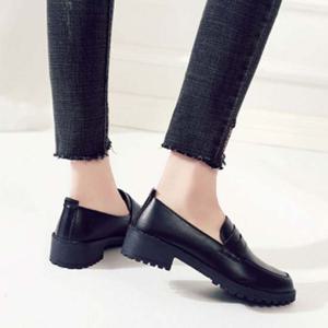 여성 회사원 오피스 출근룩 단화 슬랙스 코디 굽로퍼