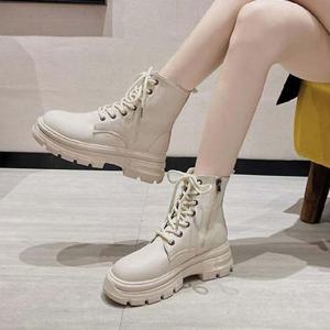 10대 학생 걸크러쉬 영캐주얼 레이스업 워커 코디