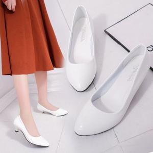 여자구두 에나멜 오피스룩 로우힐 펌프스