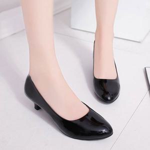 여성 하객룩 가을 데이트 패션 스타일링 깔끔 미들힐