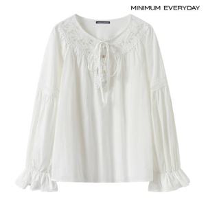 [미니멈][미니멈 에브리데이]리본 넥 펀칭 자수 셔링 소매 블라우스 (EC1BA003D)