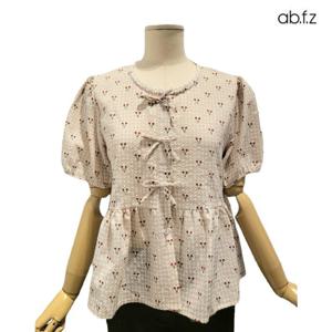[에이비에프지]앵두 패털 포인트 반팔 면 블라우스 APZ3ZB35H