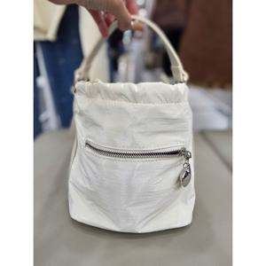 [플라스틱아일랜드]스트링 버킷백 PQ4AG061_DJ