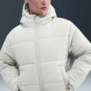 나이키패딩 GQT FZ5900-072 스포츠웨어 클래식 패딩 써마 핏 루즈 후드 재킷 W