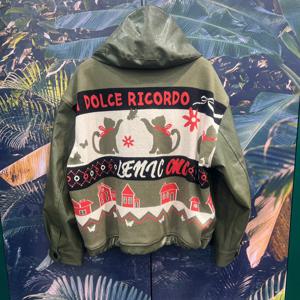 [르니앤맥코이]등판고양이니트하이넥페이크레더점퍼MN04JP003_IC