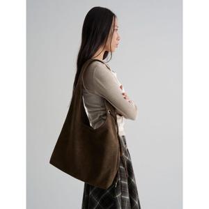 (3561D3WY2D) [에잇세컨즈] 인조 스웨이드 매듭 숄더백  브라운