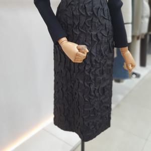 [잇미샤]텍스처 포인트 미디 스커트 ITOAWSK100