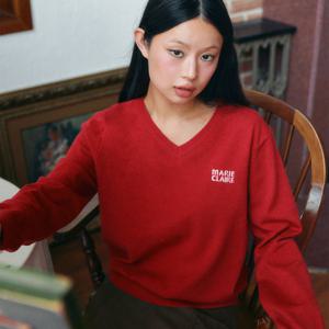 [마리끌레르][정가89,000]울 블렌드 베이직 로고 브이넥 니트(MAFCKN17NRD)