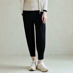 [요이츠](택가 185000원)[요이츠] 겹주름 턱 배기 밴딩 팬츠 블랙_YJ08WNPSL03