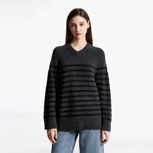 [공식][타미힐피거] 청키 울 캐시 브이넥 스웨터 (T22F7KTO084WT10CS)