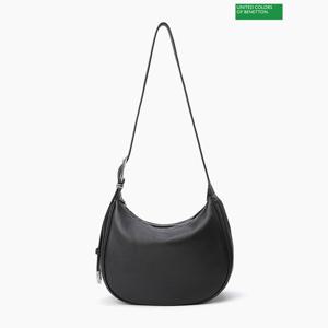 베네통 하프문 레더 버클 숄더 백 BCBG09511