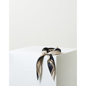 [헤지스핸드백] 네이비 헤리아토 삼각링 실크 스카프 (링포함) HISC5E630N2