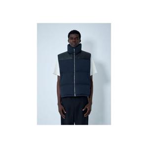 25 FW 보테가베네타 남성 퀼트 가죽 패널이 있는 패딩 질레 bov0162005nav