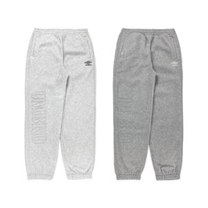 [엄브로]엄브로 플러스플리스 빅레터링 조거 UP423CFPN9