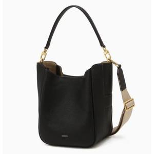 [헤지스ACC] 블랙 로고프린트 소가죽 숄더백 M HIBA6E325BK