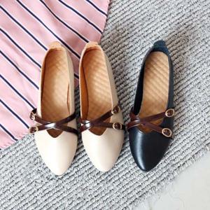 귀여운 앞코라인 스트랩 아담해 보이는 플랫슈즈