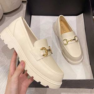 학생 직장인 낮은 구두 로퍼 하객룩 패션 코디 스타일