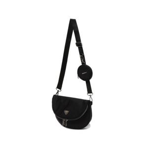 [다이나핏 공식]우먼스 호보 크로스백_YWA24B17Z1