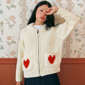 [마리끌레르][정가129,000]하트 포켓 헤비 니트 집업(MAFDKC17MIV)