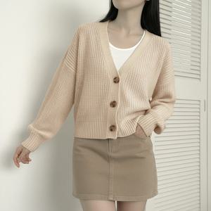 [올리비에스클로젯] 오버핏 브이넥 단추 니트가디건_O2601CD003A