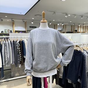 [에잇컨셉] 라벨 레이어드 맨투맨 C26B7FTS033