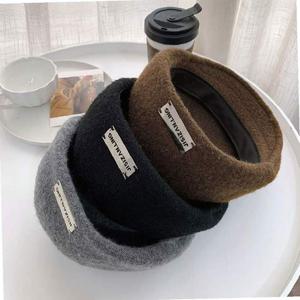 메탈 라벨 포인트 베레모 스타일리쉬 작은얼굴 효과