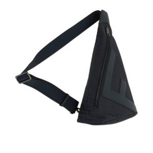 펜디 트라이앵귤러 어드저스터블 스트랩 숄더백 7VZ092 AVC6F1U