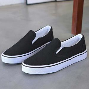 남녀 공용 대학생 커플 스니커즈 엠티 룩 슬립온 코디